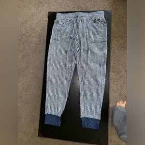 Striped women’s jogger pajamas, size small